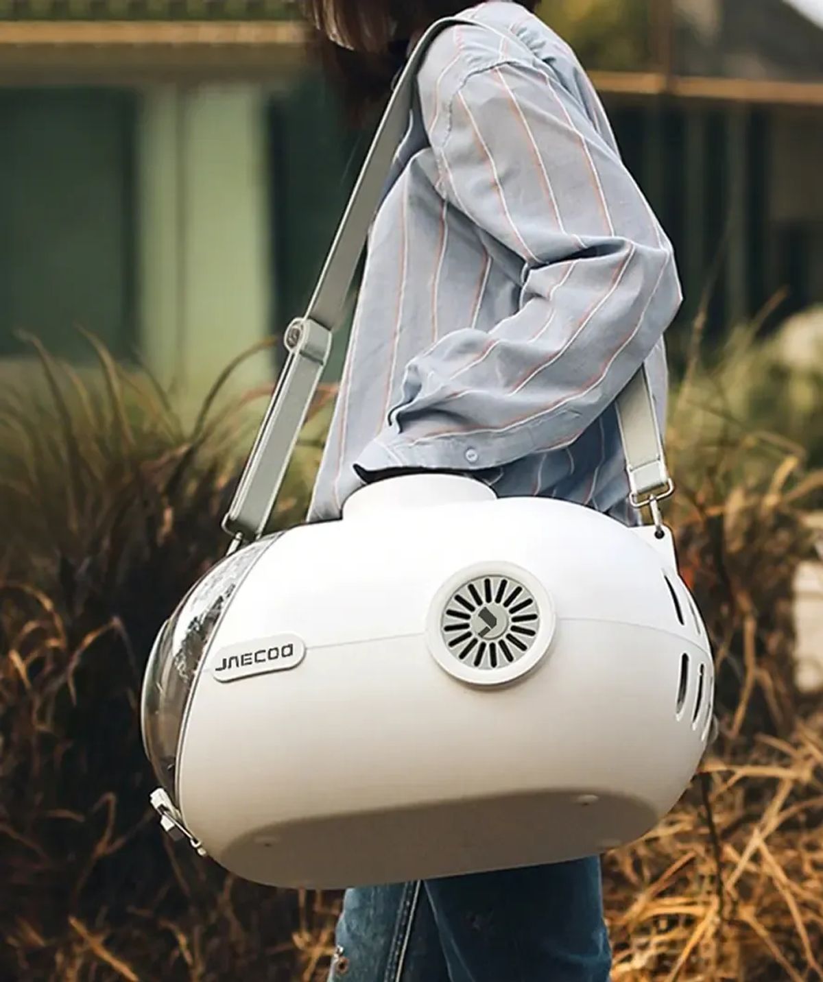 JAECOO Submarine travel cat box carried on its shoulder strap