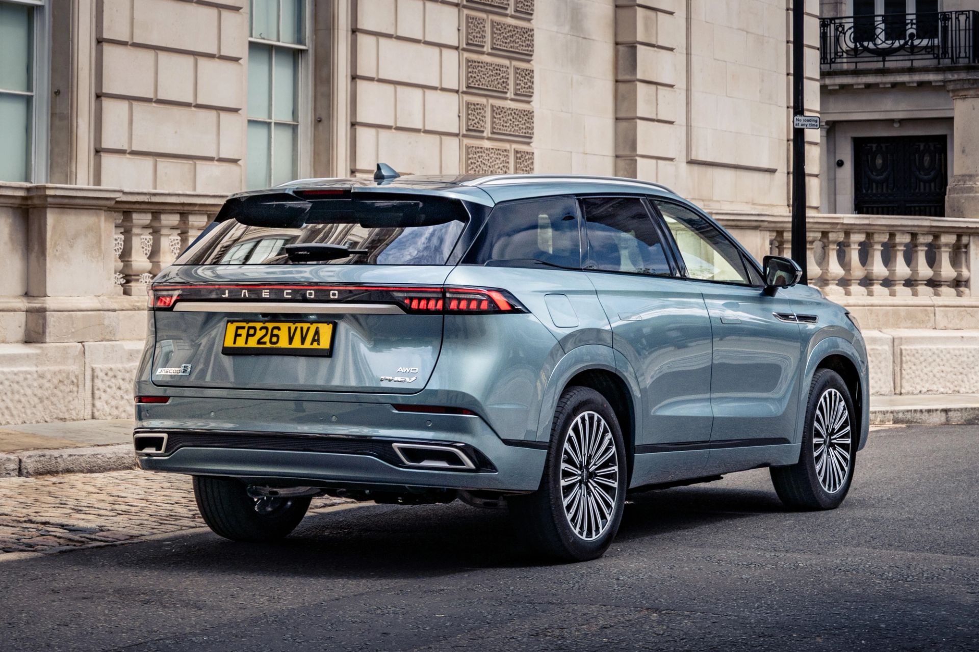 JAECOO 8 rear three-quarter view on a city street