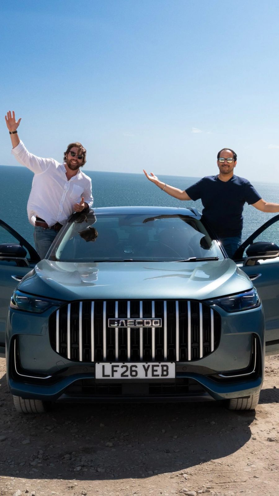 Some journeys demand power. We drove the JAECOO 8 SHS-P through three of Britain’s oldest mysteries: Stonehenge, the Cerne Abbas Giant, and Durdle Door, with a historian and his fellow adventurer along for the ride.