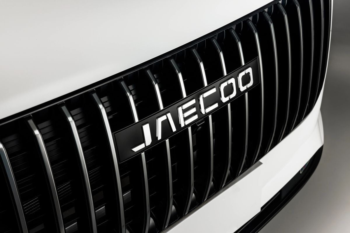 Close-up of the front grille of a JAECOO 7