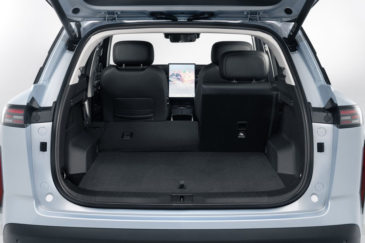 JAECOO 7 open boot with 500 litres of space