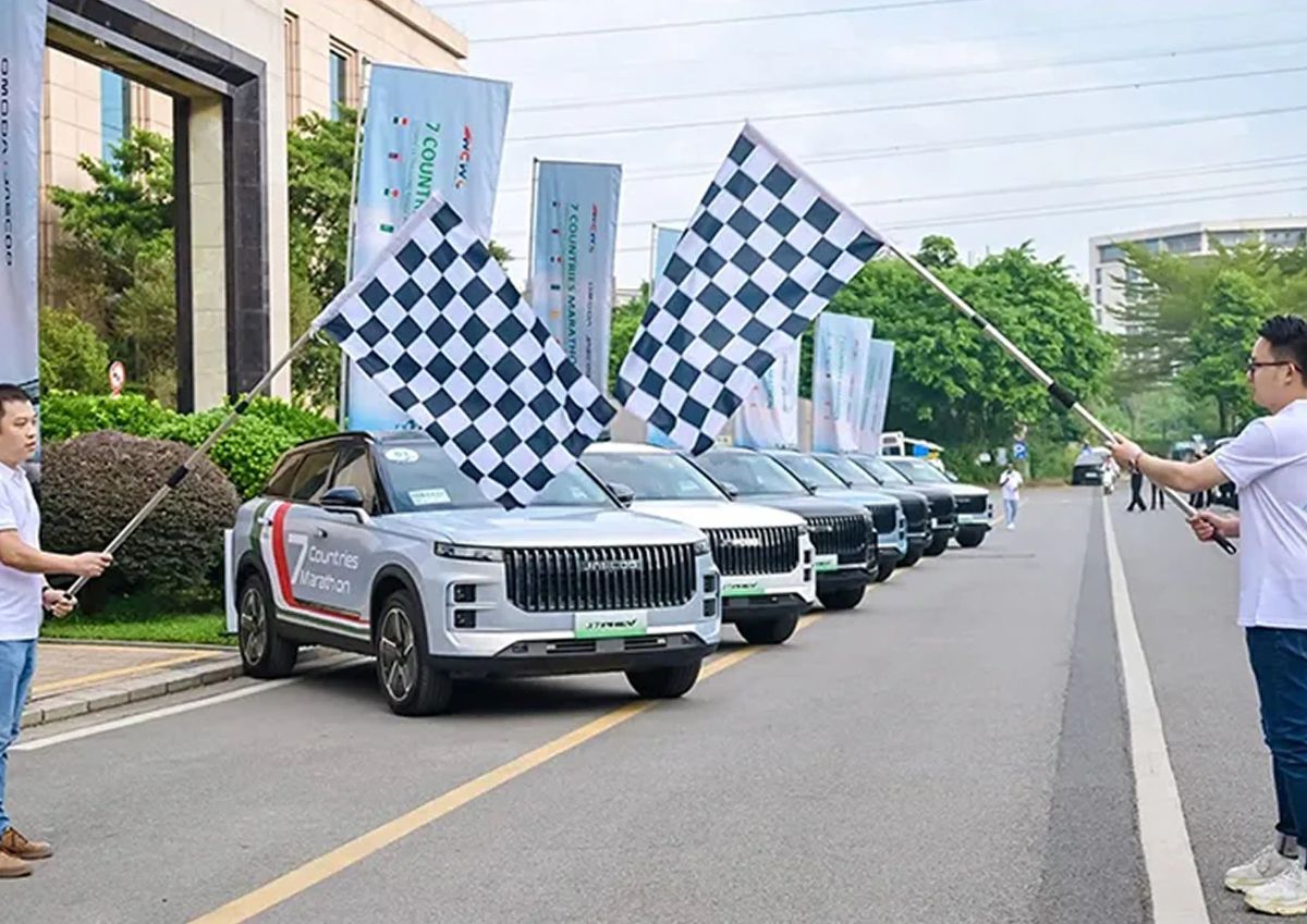 JAECOO 7 SHS fleet at the One Tank, One Charge Challenge start line
