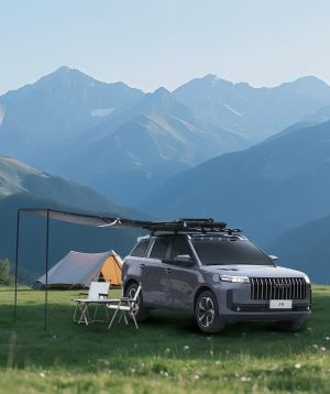JAECOO fitted with the Adventure Pack roof rack, side awning and rooftop tent in the mountains