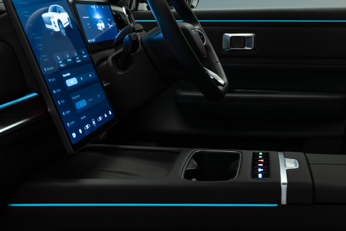 JAECOO 7 SHS interior with column-mounted gear selector
