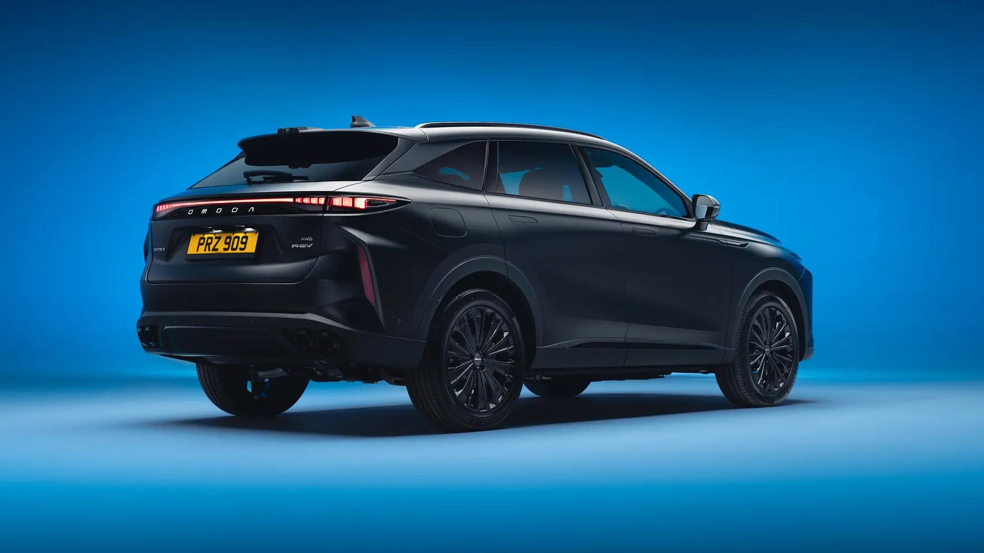 Side on profile of the Omoda 9 black noble with the back of the car at the front of the image