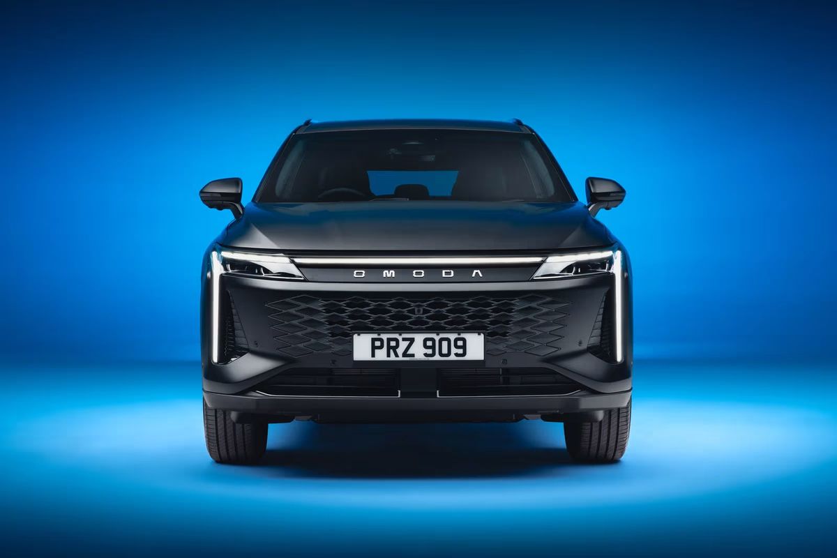 OMODA 9 Black Edition front