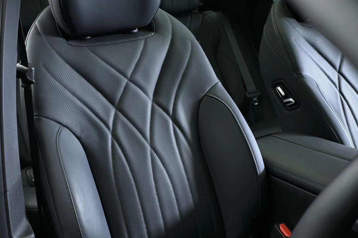 OMODA 9 seating