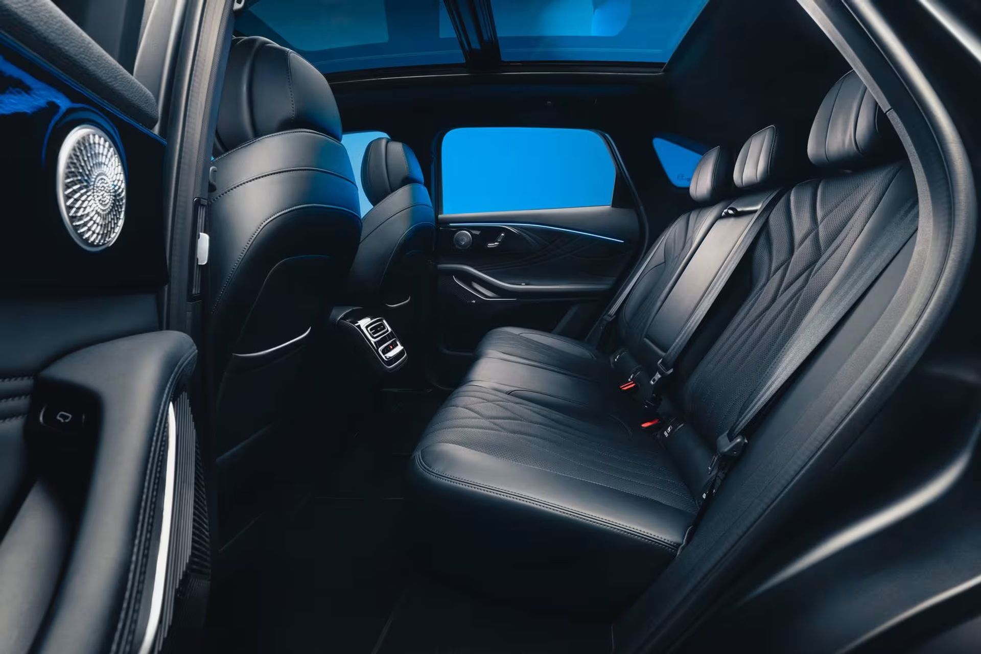 OMODA 9 Black Edition interior