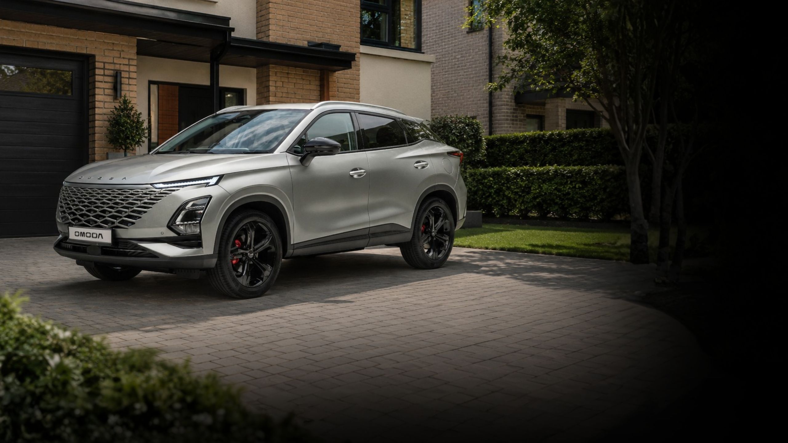 OMODA 5 on driveway