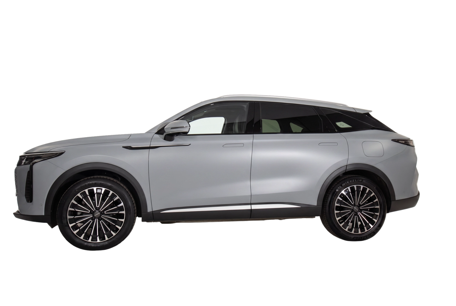 An OMODA 9 SHS plug-in hybrid SUV in white