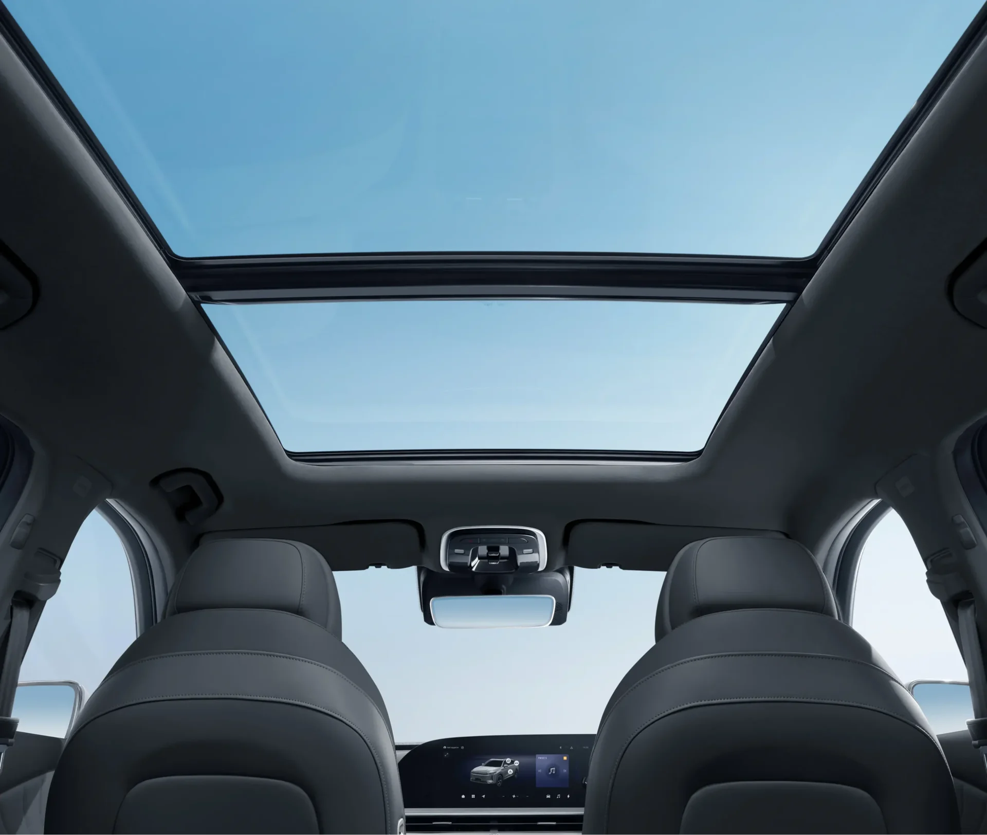 OMODA 9 panoramic sunroof interior