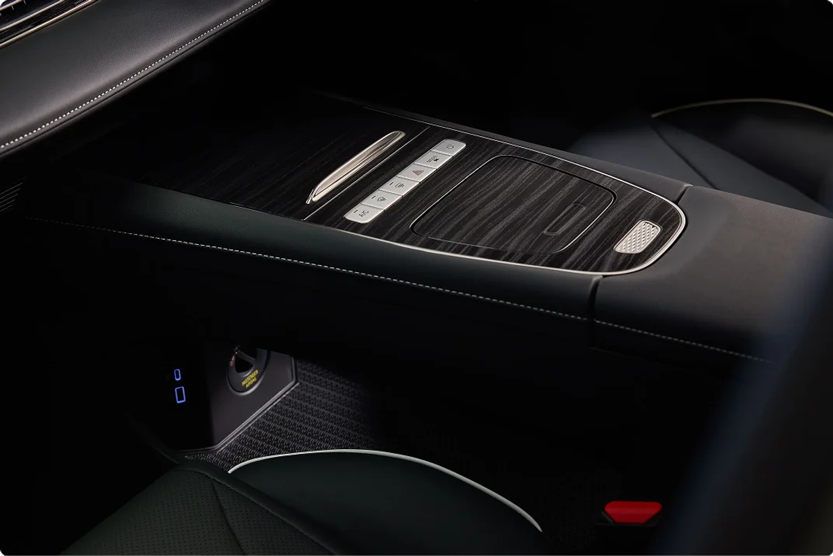 OMODA 5 center panel