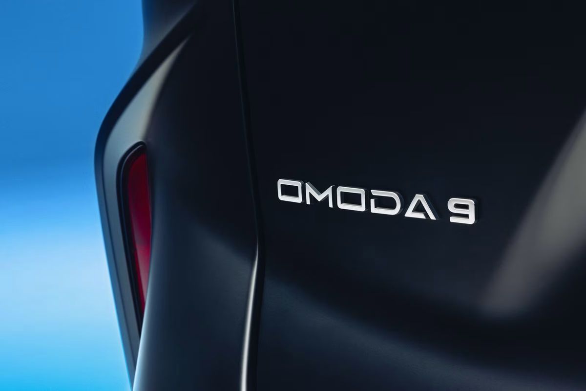 OMODA 9 Black Edition rear model badge