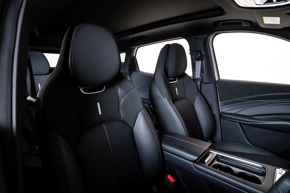 Omoda interior chat system