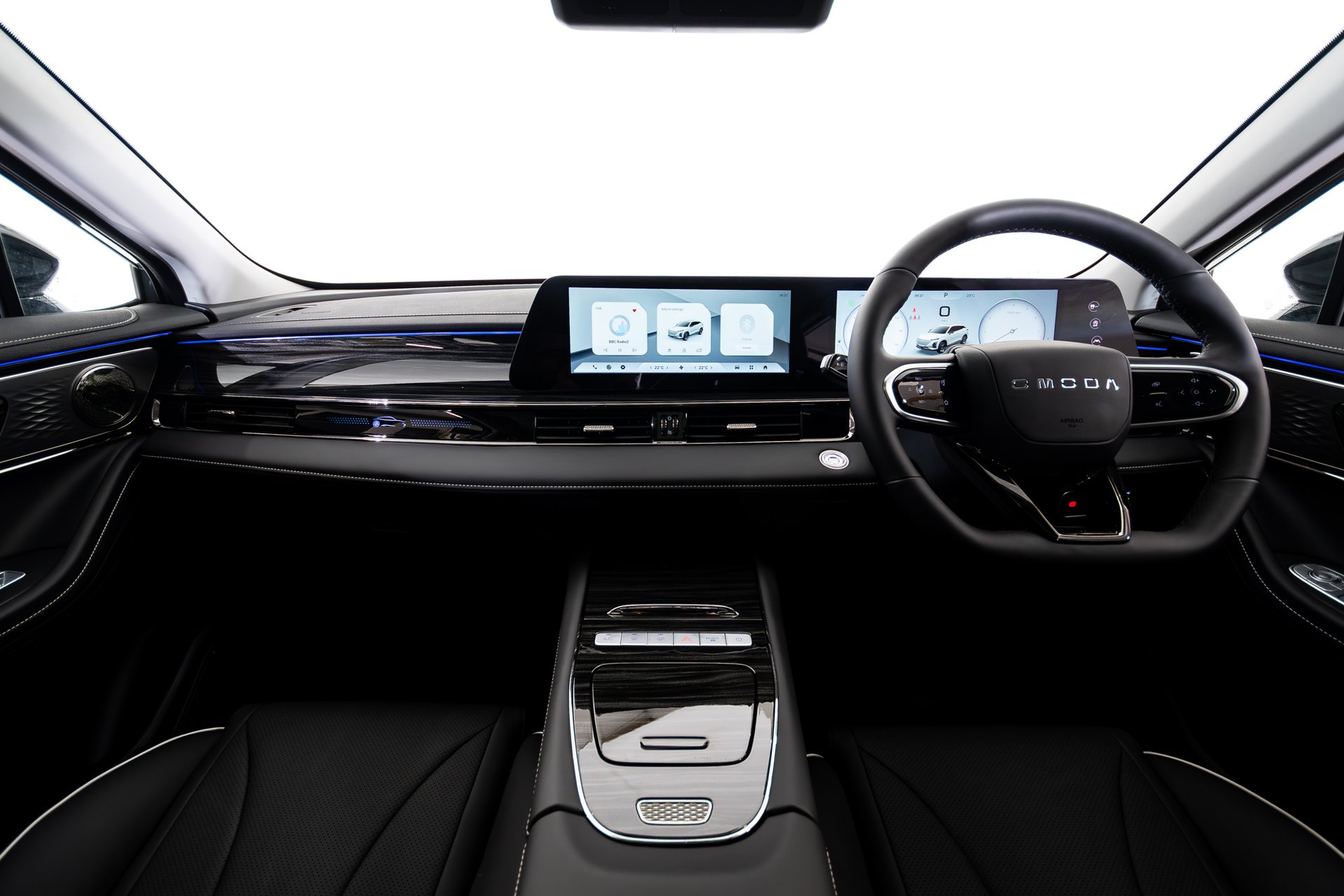 OMODA 5 interior dashboard with ambient lighting