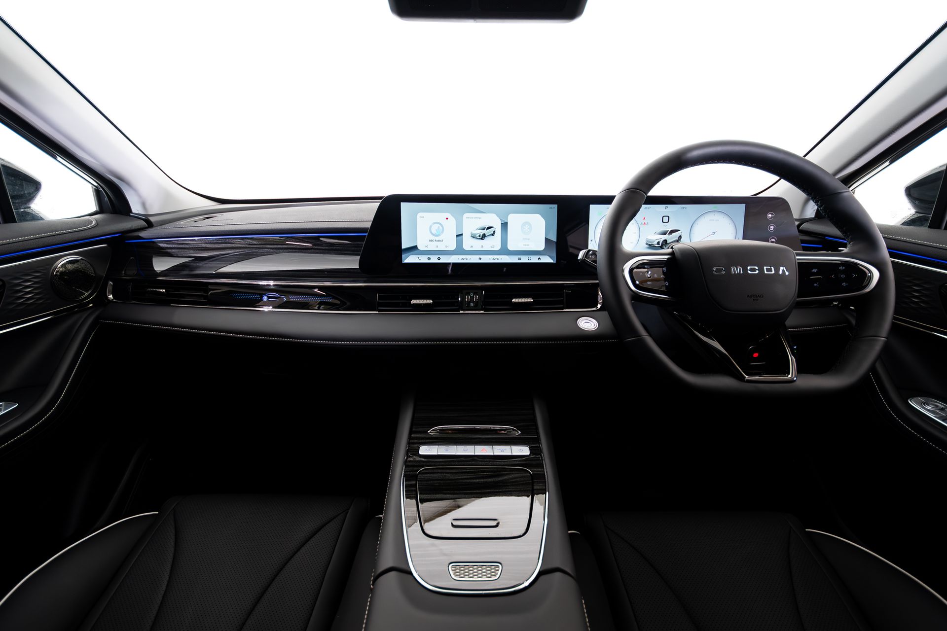 OMODA 5 interior dashboard with ambient lighting