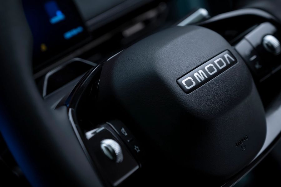 OMODA 7 steering wheel badge with paddle shifter and blue display glow