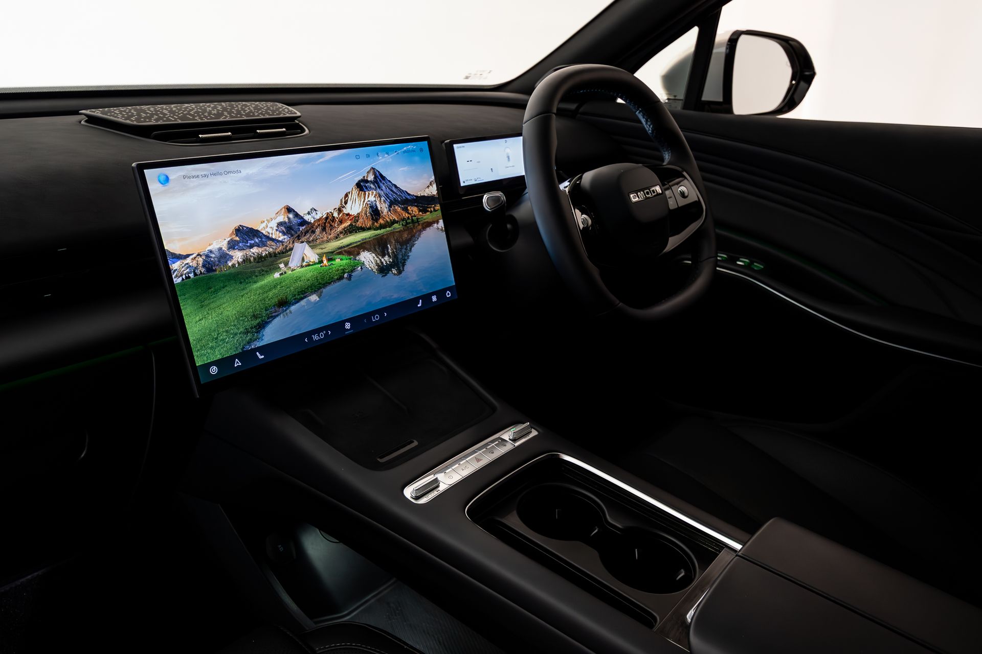 OMODA 7 dashboard and infotainment screen