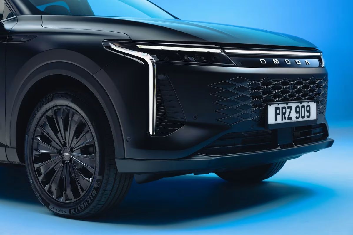 OMODA 9 Black Edition front right side
