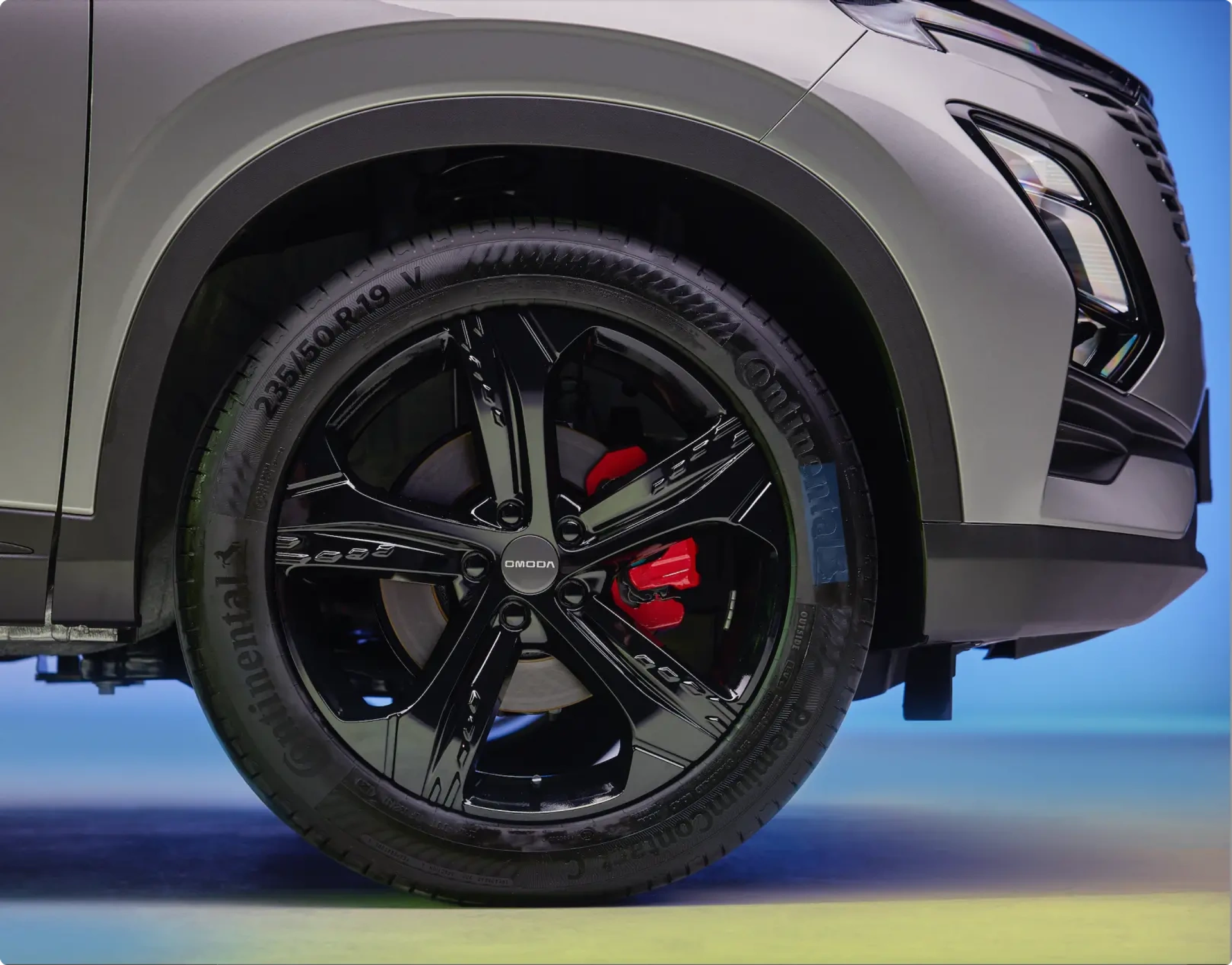 Close-up of an OMODA alloy wheel and red brake caliper