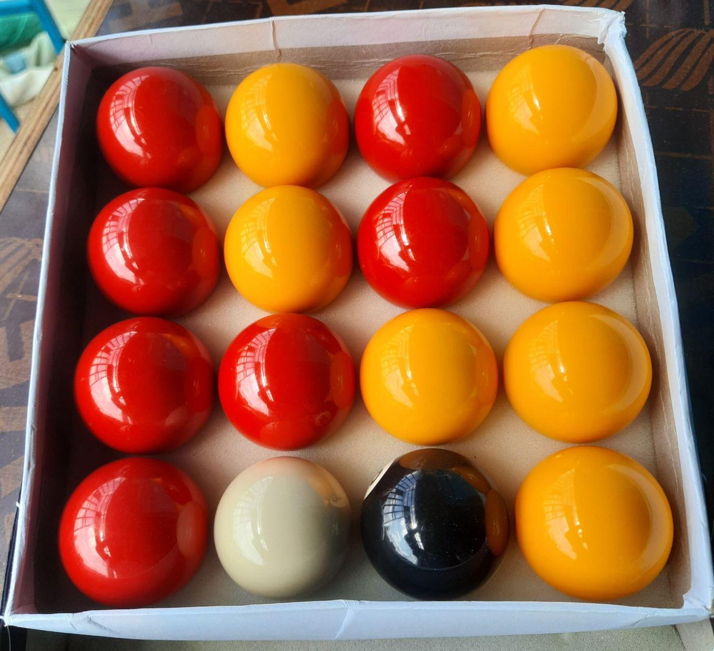 Numberless Pool Balls Set