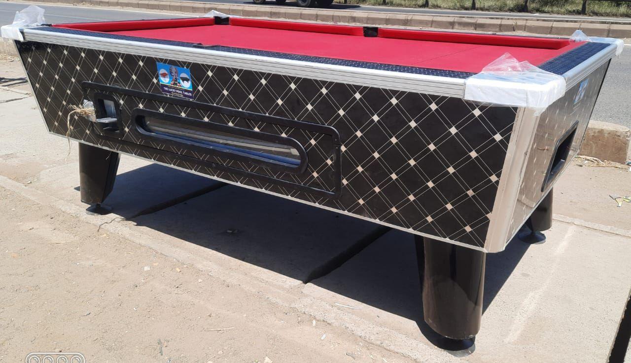 Deluxe Pool Table: printed exterior with red cloth