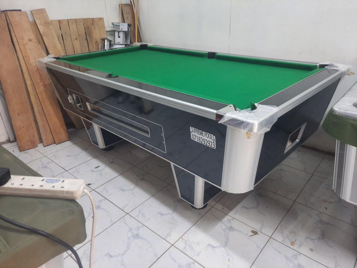 Wide Jointers Pool Table, Formica Exterior and Aluminum Trimming: black exterior with green cloth