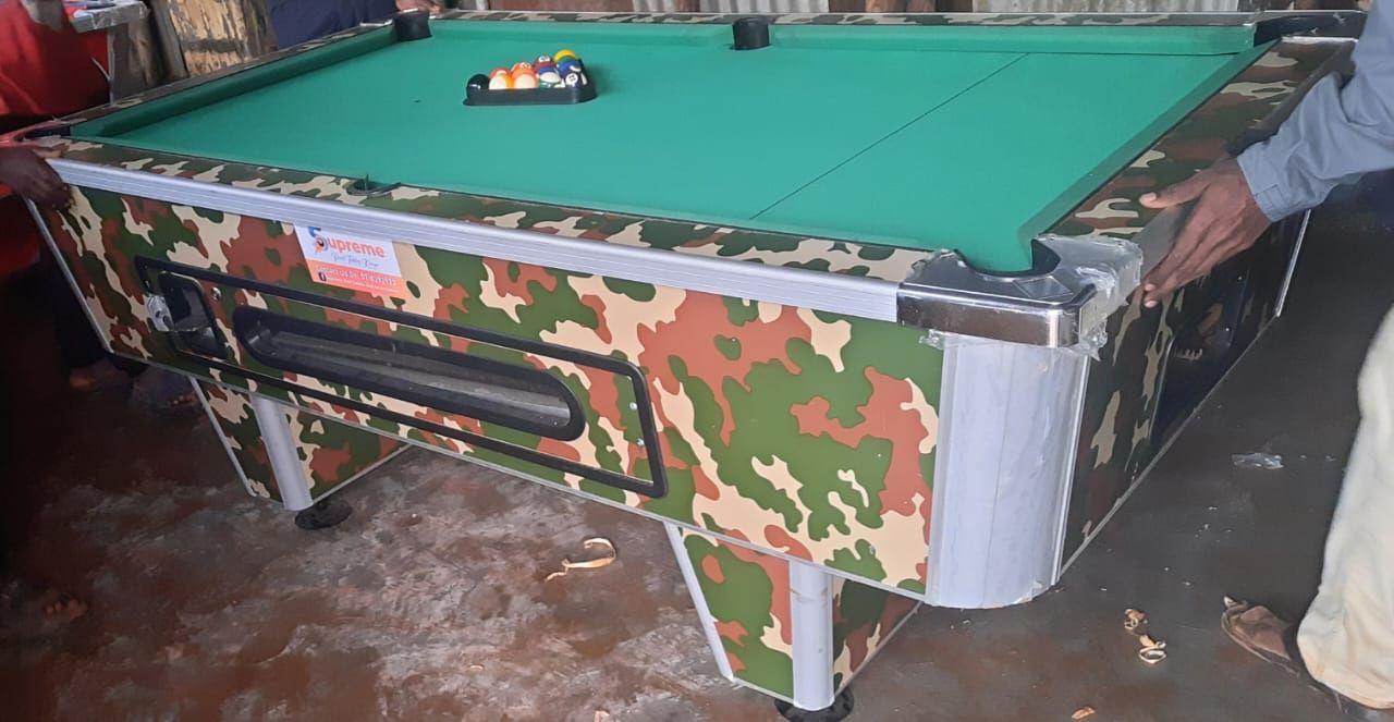 Wide Jointer Pool Table, Army Exterior: camouflage exterior with green cloth