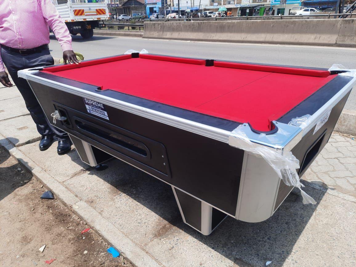 Black Print Laminated Exterior Pool Table: black exterior with red cloth