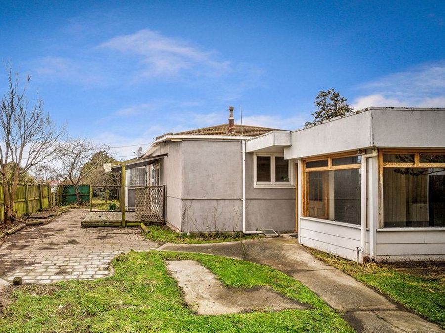 Birdwood Ave before renovation, photo 2