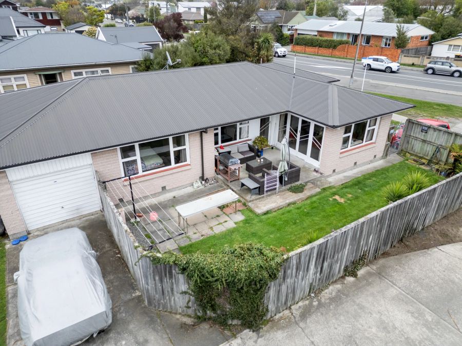 Frankleigh St before renovation, photo 2