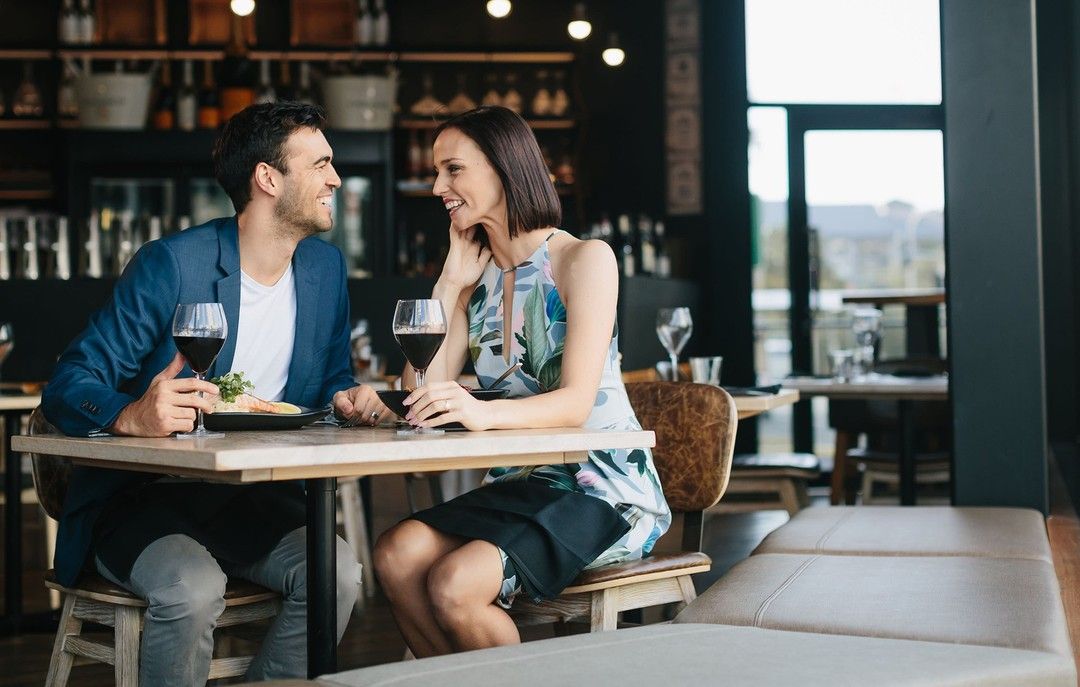 couple-at-dinner