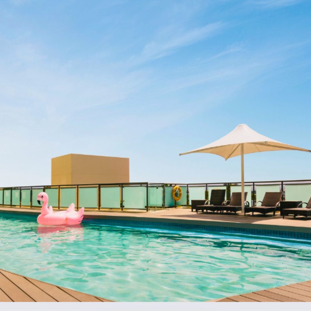 voco pool with flamingo