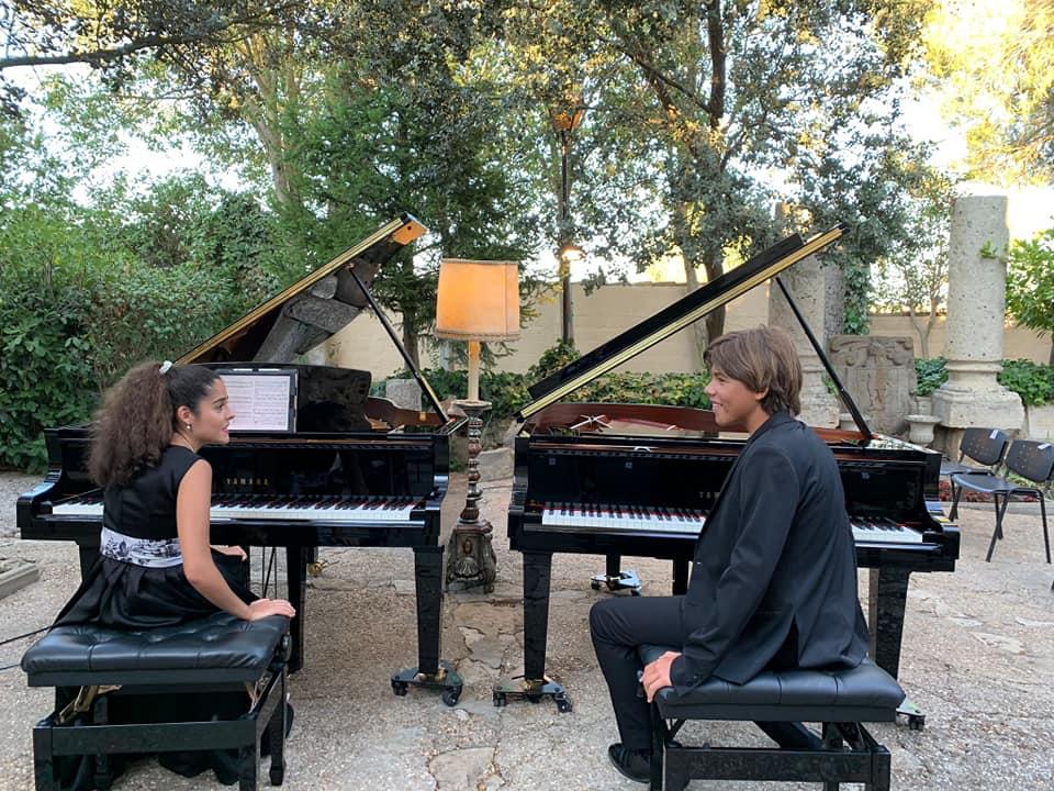 Guillermo Hérnandez Barrocal y Cristina Sanz fascinan a dos pianos