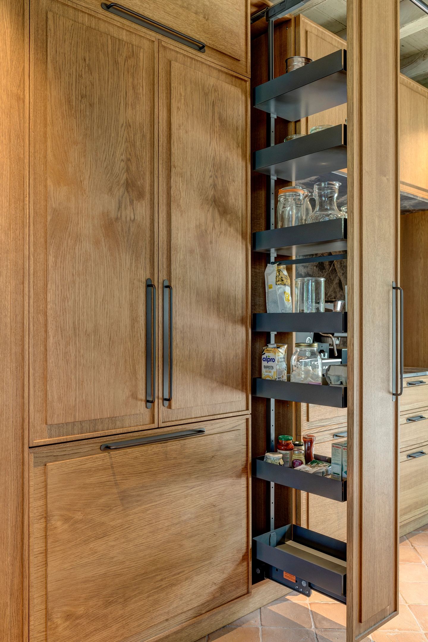 The larder drawn out of the column