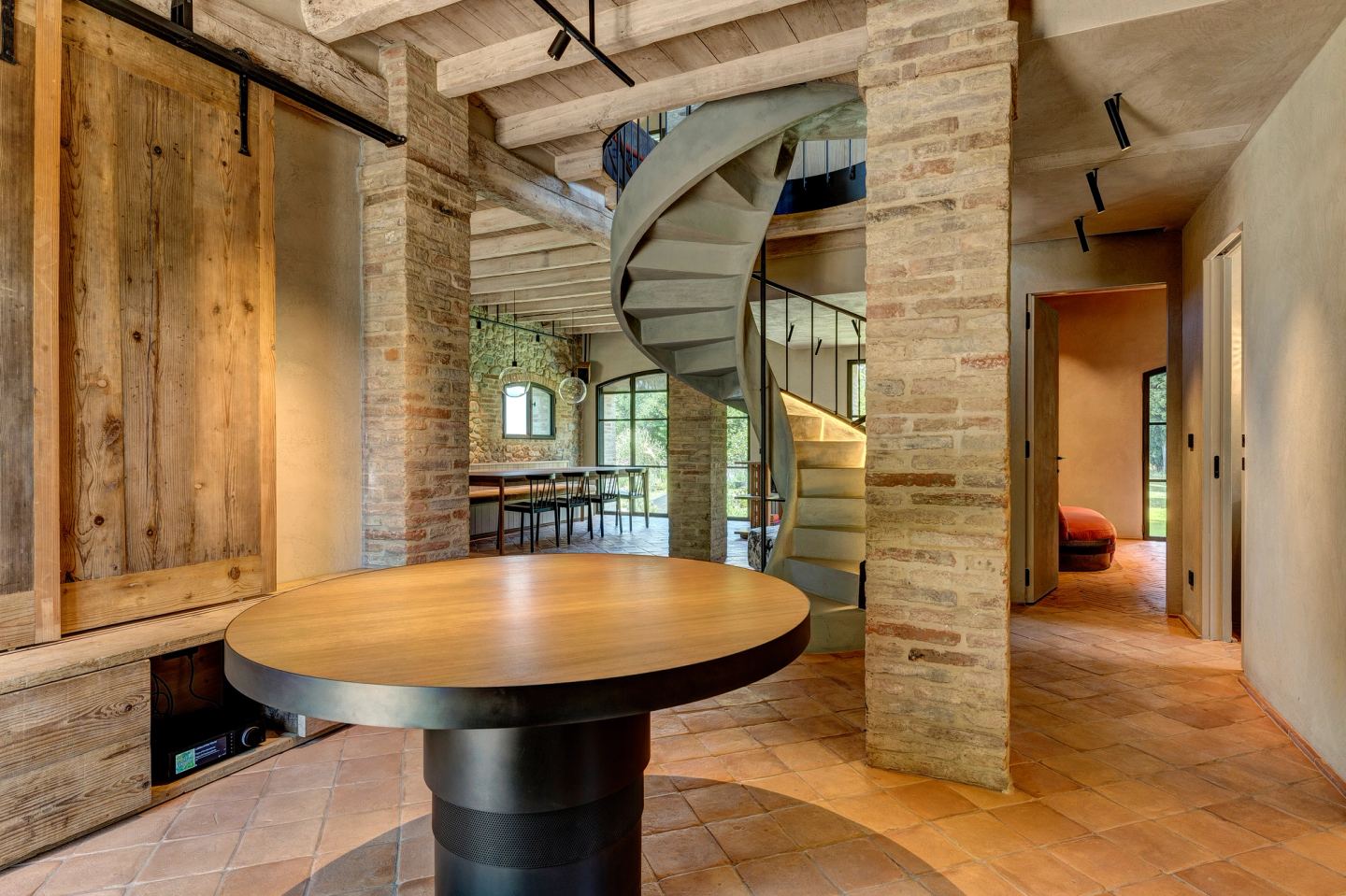 The round table below the rising stair