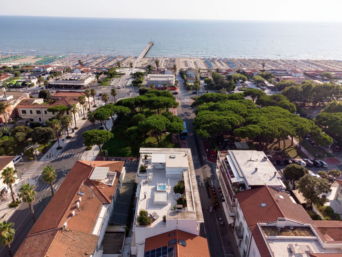The town toward the sea and the pier