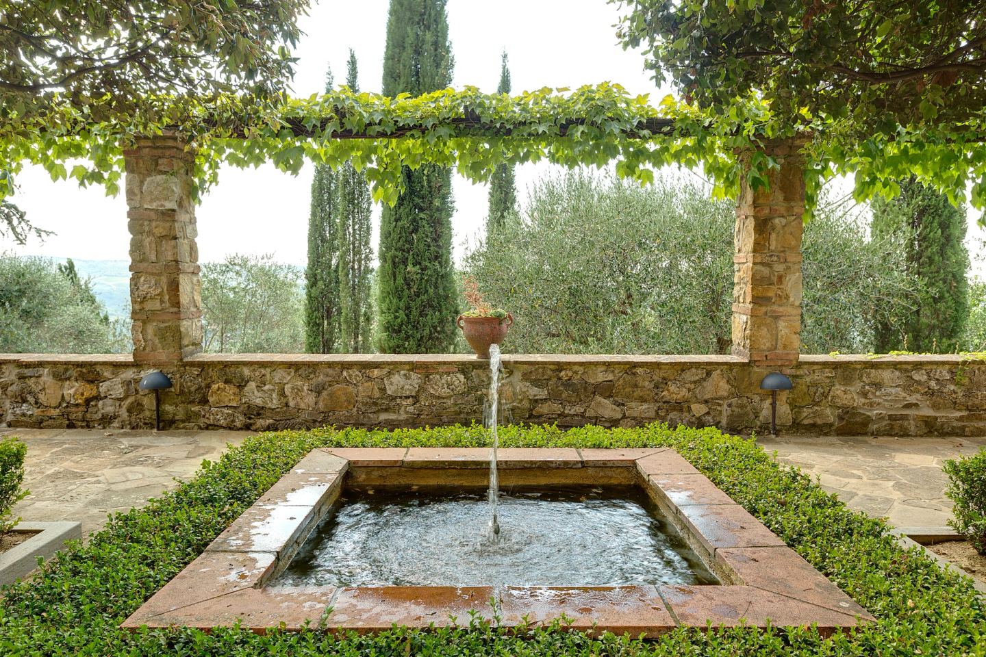 The basin seen from under the pergola