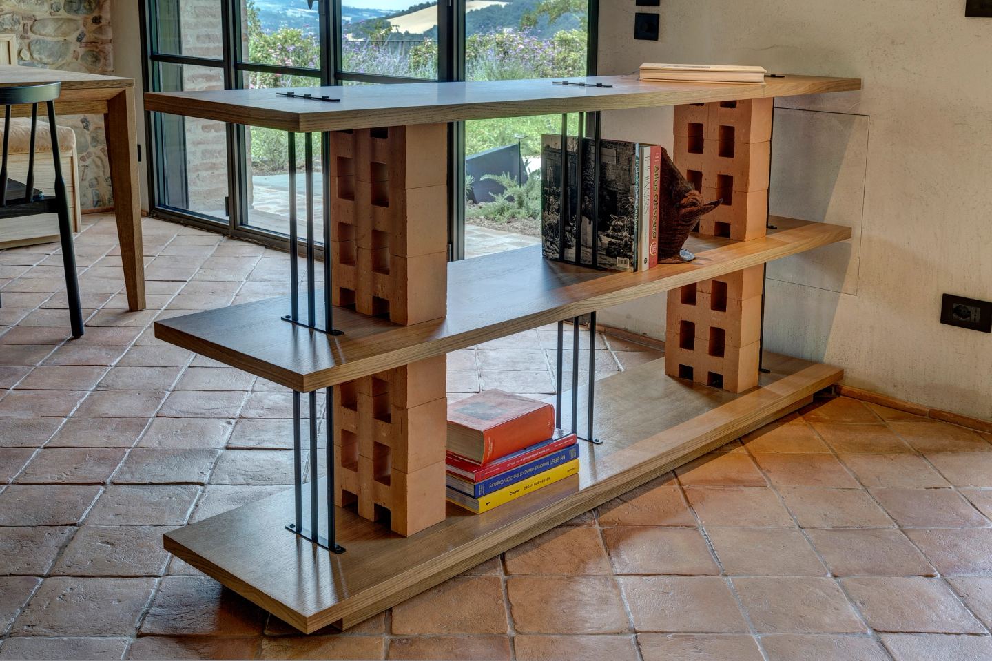 The divider seen end-on, the glazing beyond