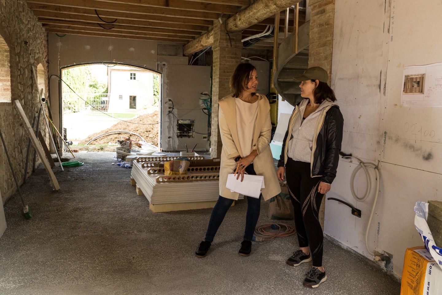 Deniz Önel and Rebecca on the barn floor, drawings in hand