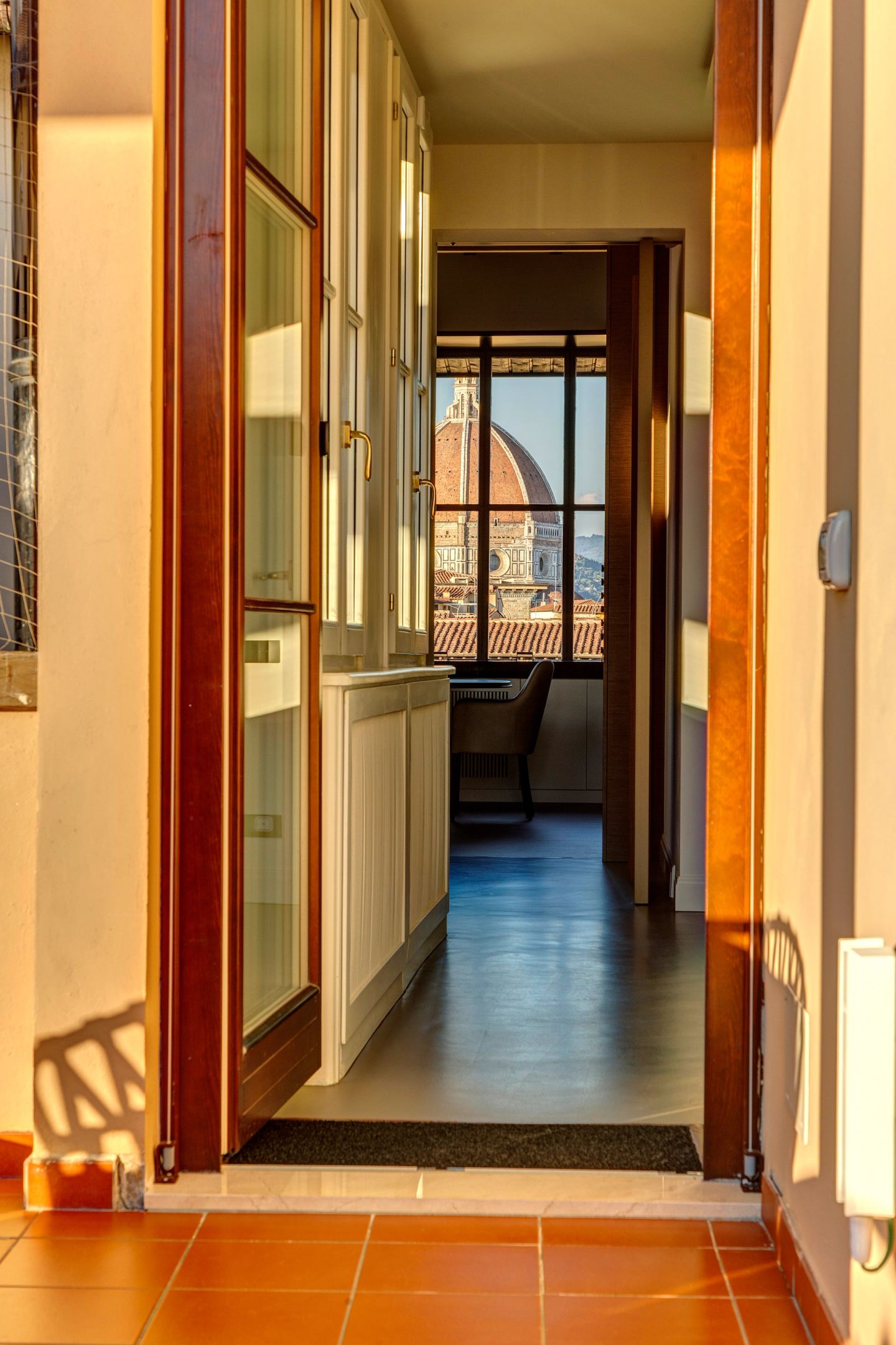 La porta dall'appartamento verso il terrazzo