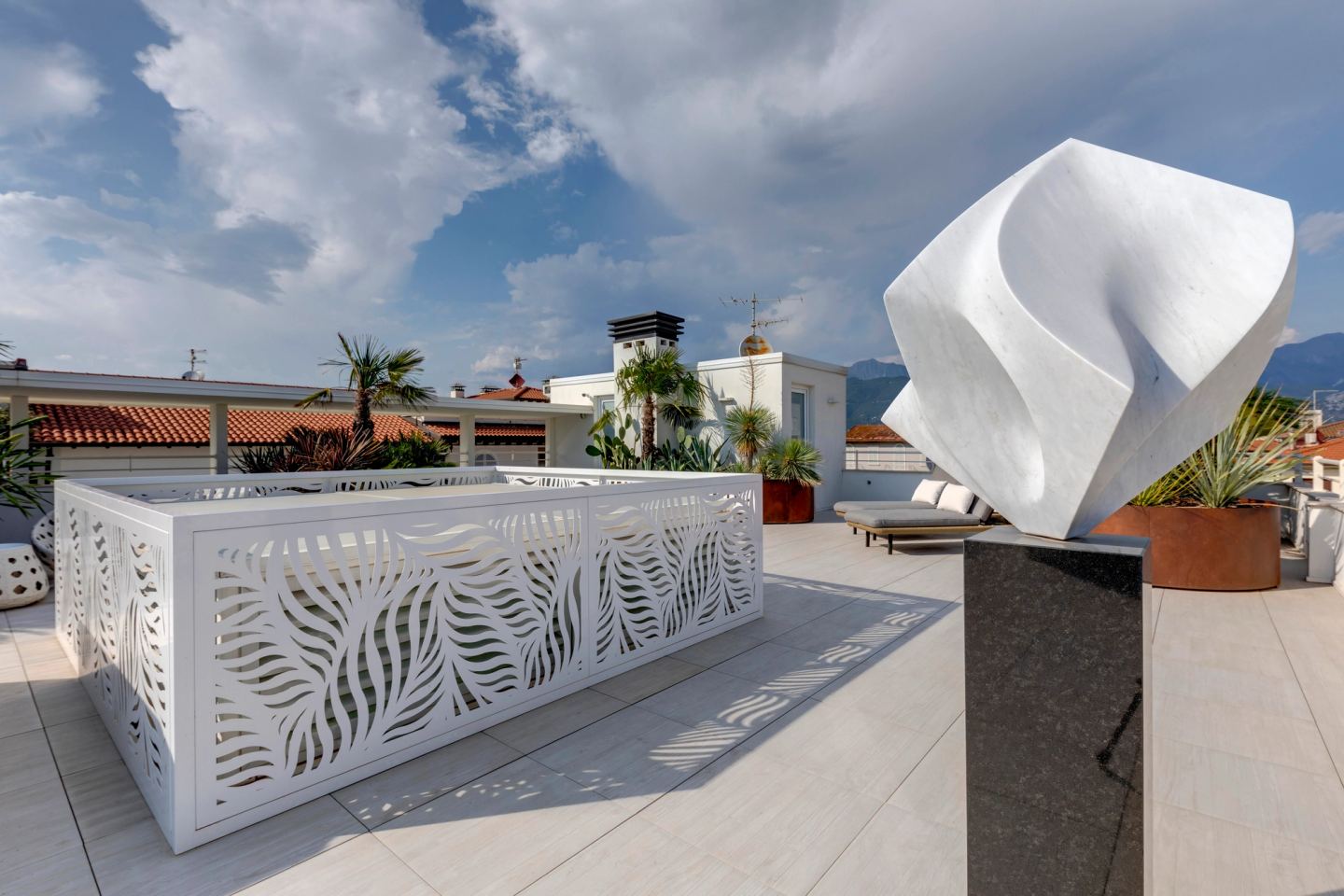 Screen enclosure and sculpture on a stone plinth