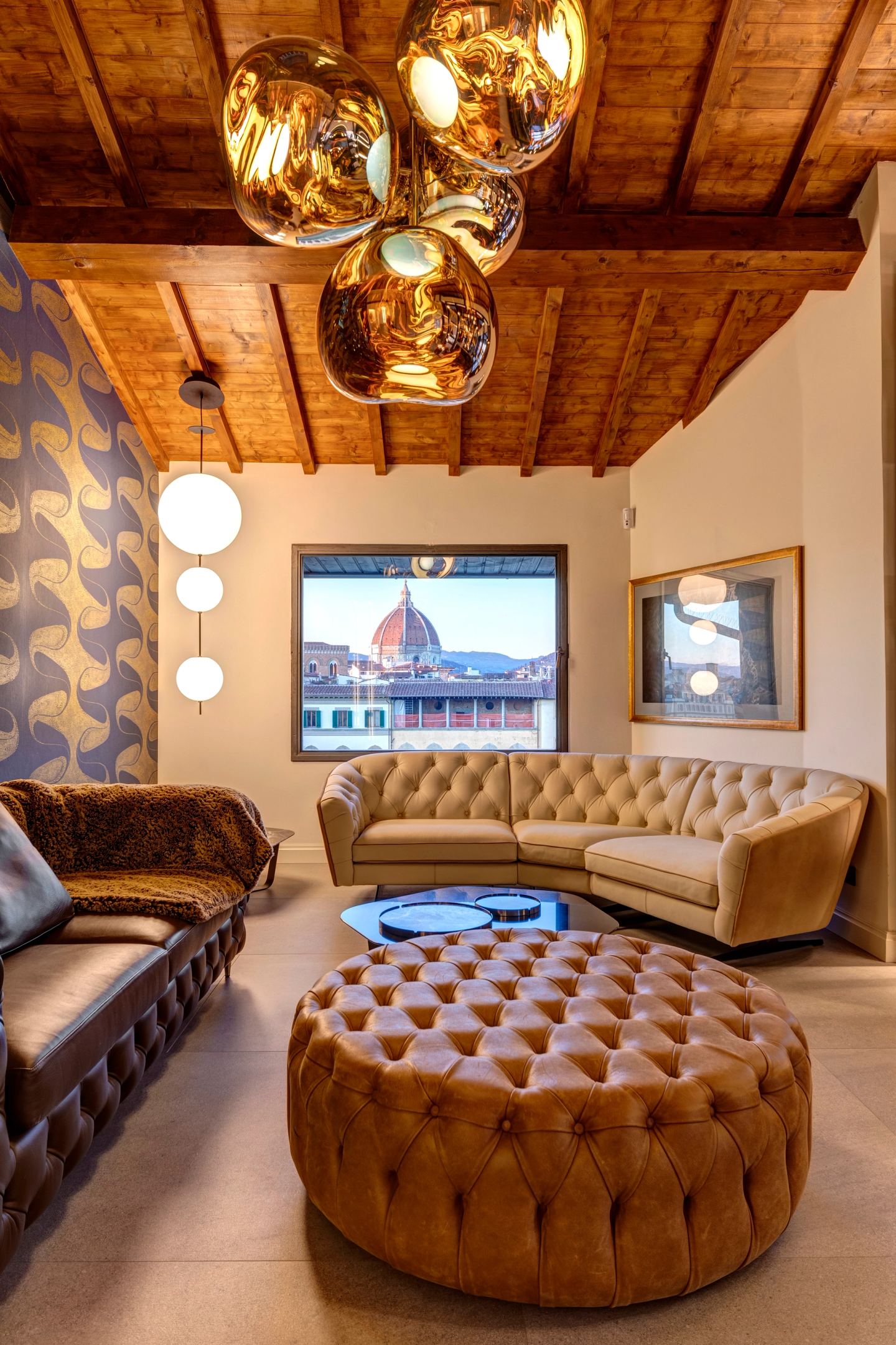 The ottoman and the patterned wall from the corridor