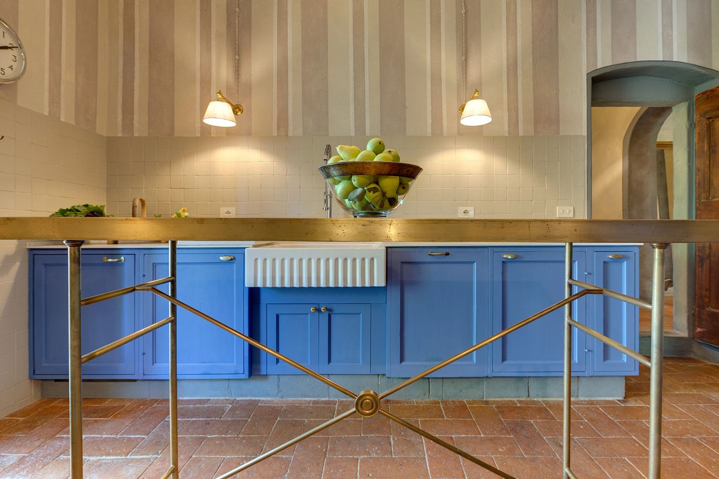 The brass frame carrying the stoneware top
