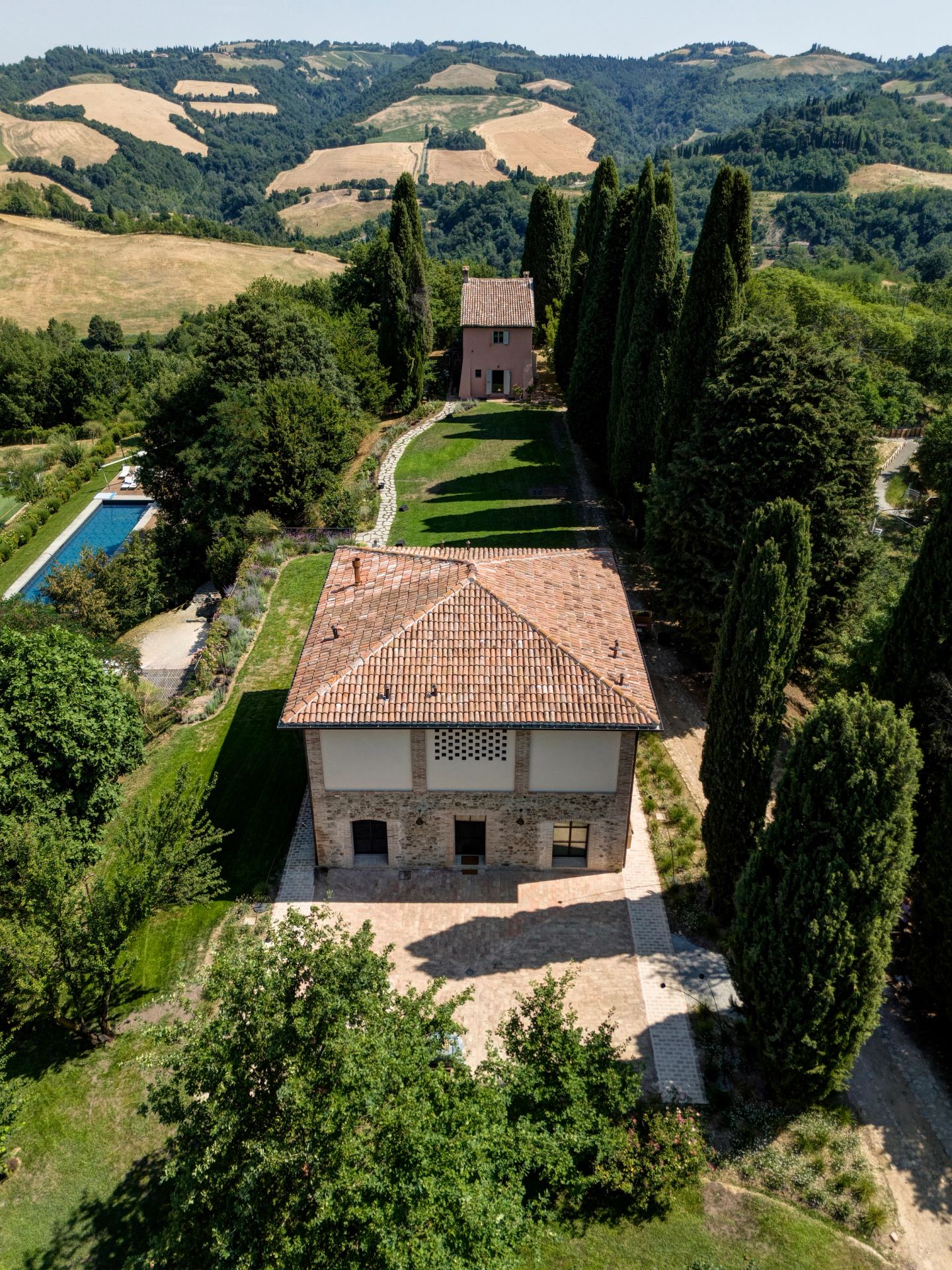 Il Fienile tra i cipressi, la foresteria sull'altura