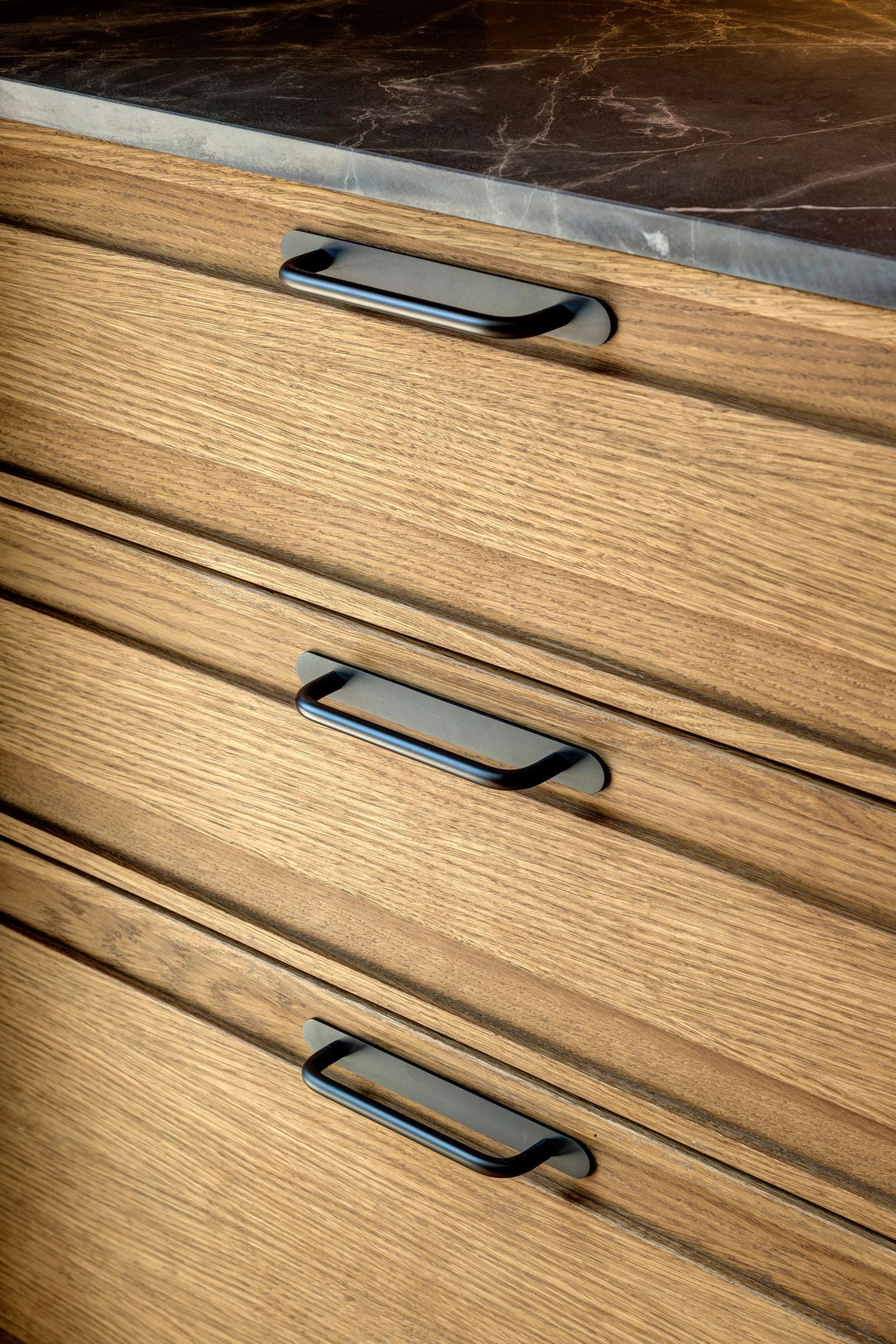 Drawer fronts and handles, close