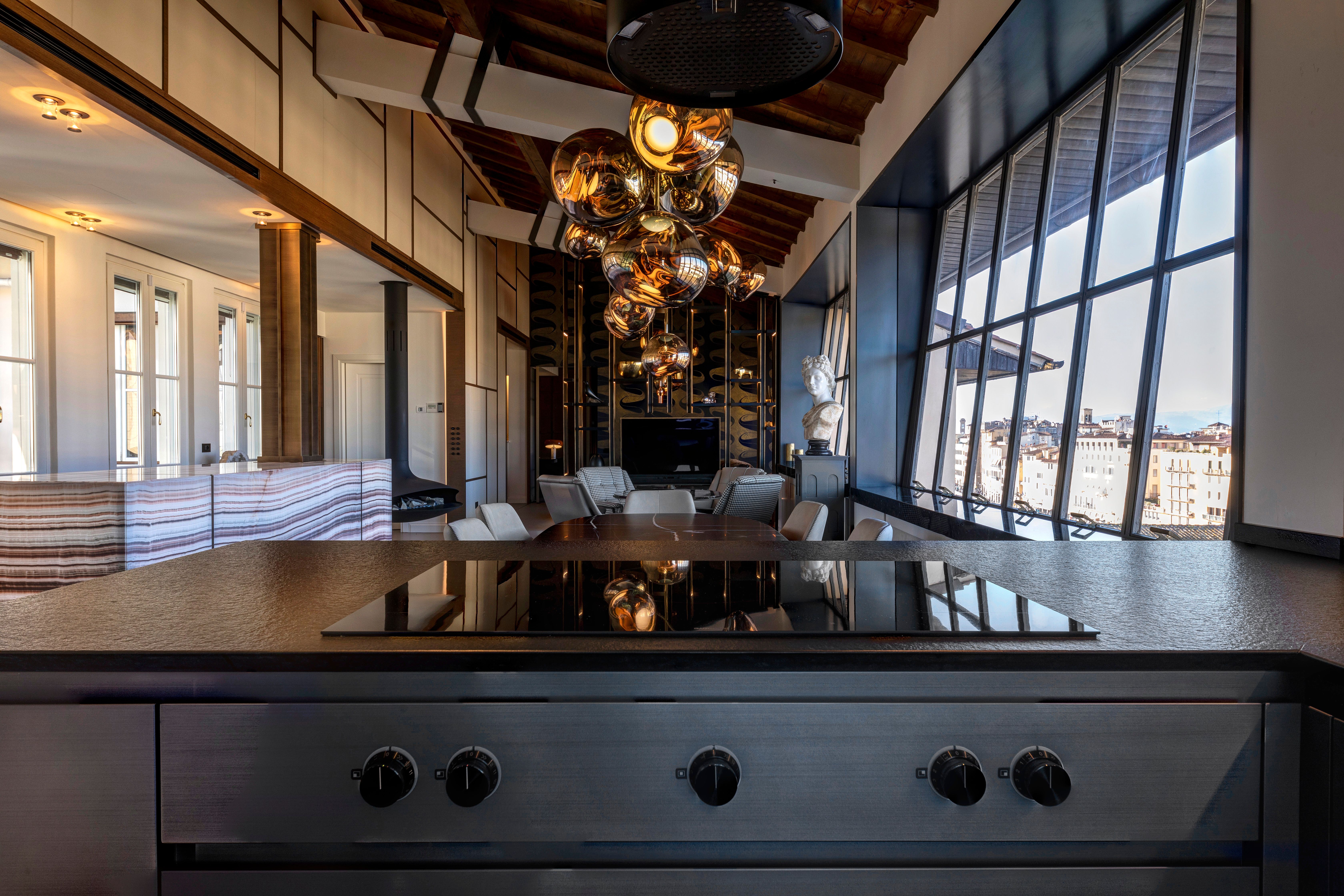 The hob and the extractor above the island