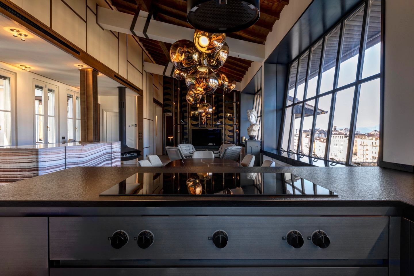 The hob and the extractor above the island