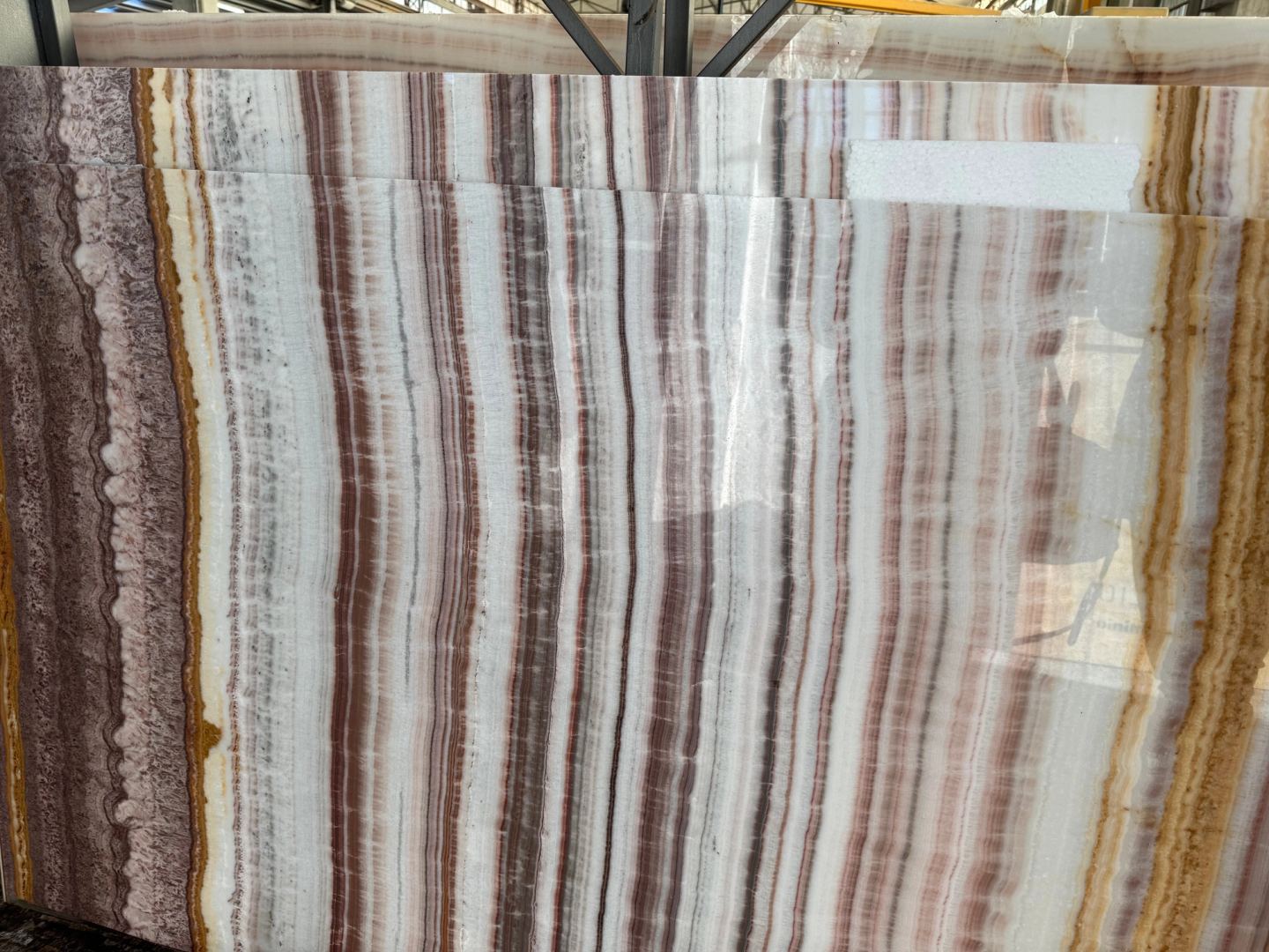 An onyx slab, its bands standing upright