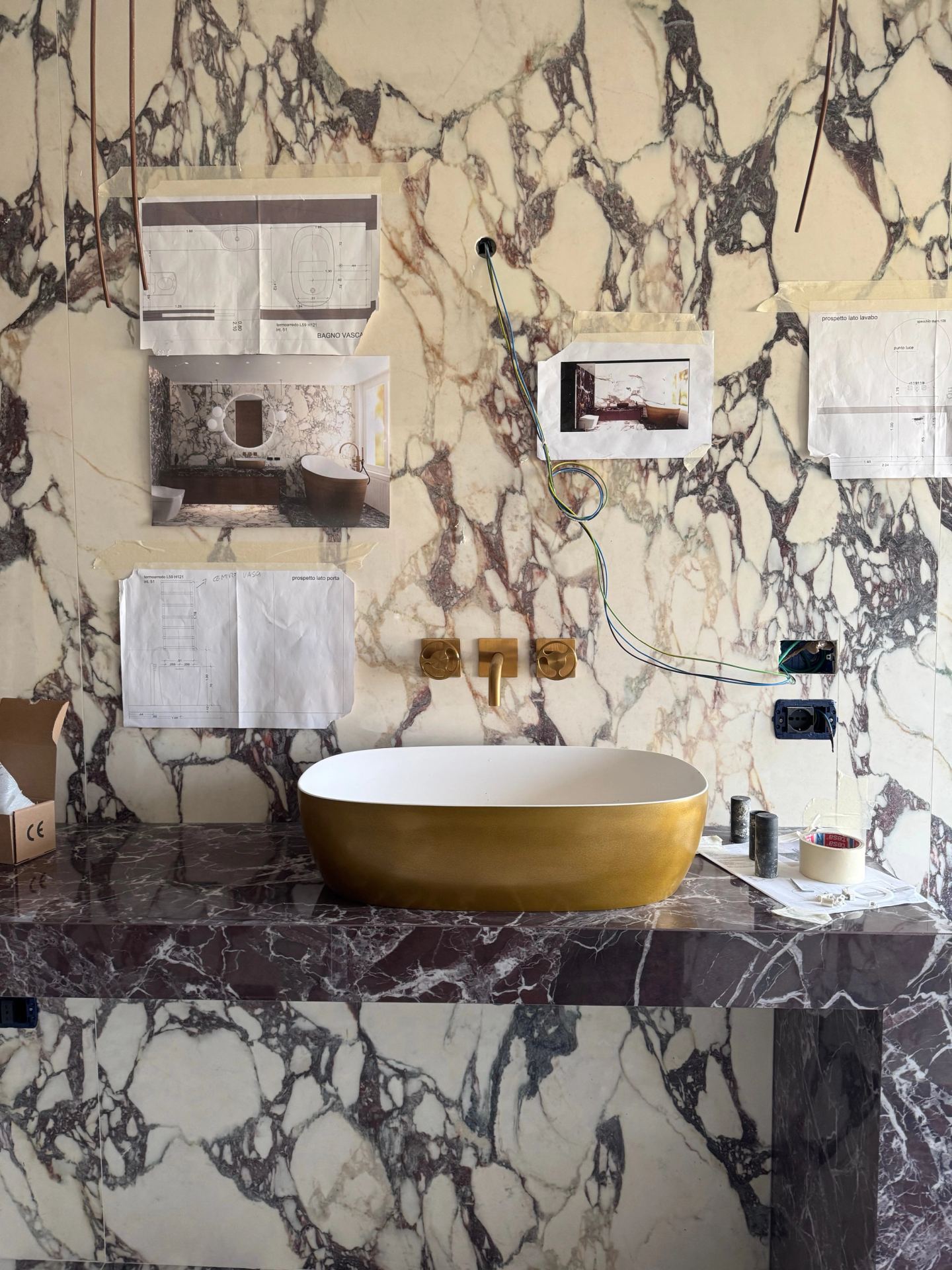 The gold basin set on the dark marble